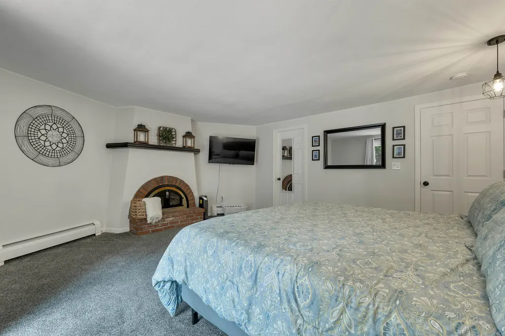 71 Winona Road Meredith NH 03253
