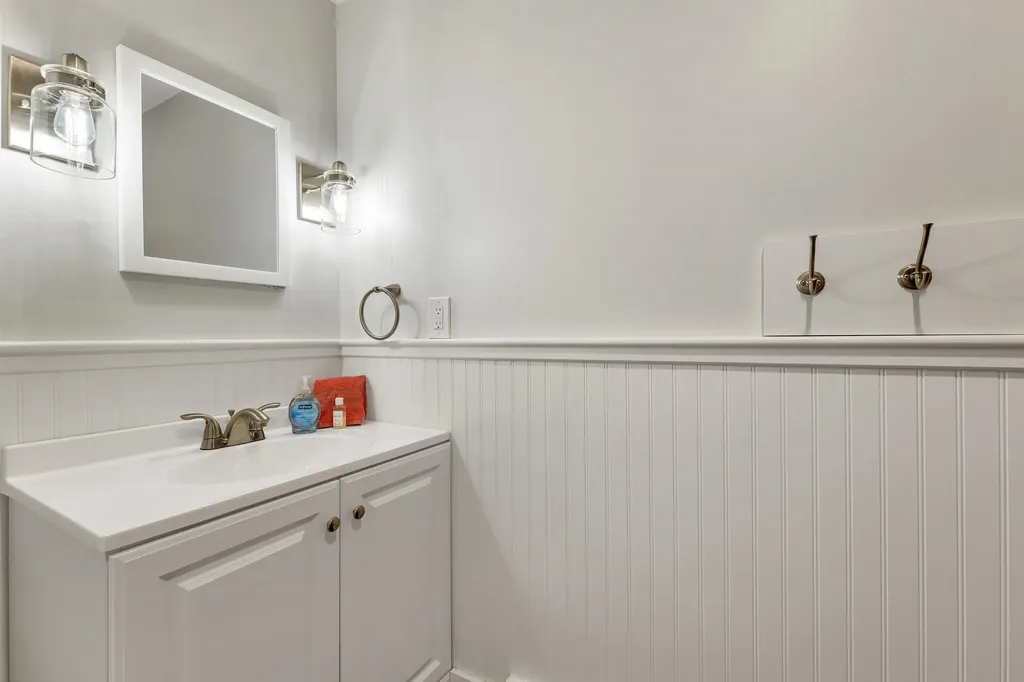 71 Winona Road Meredith NH 03253