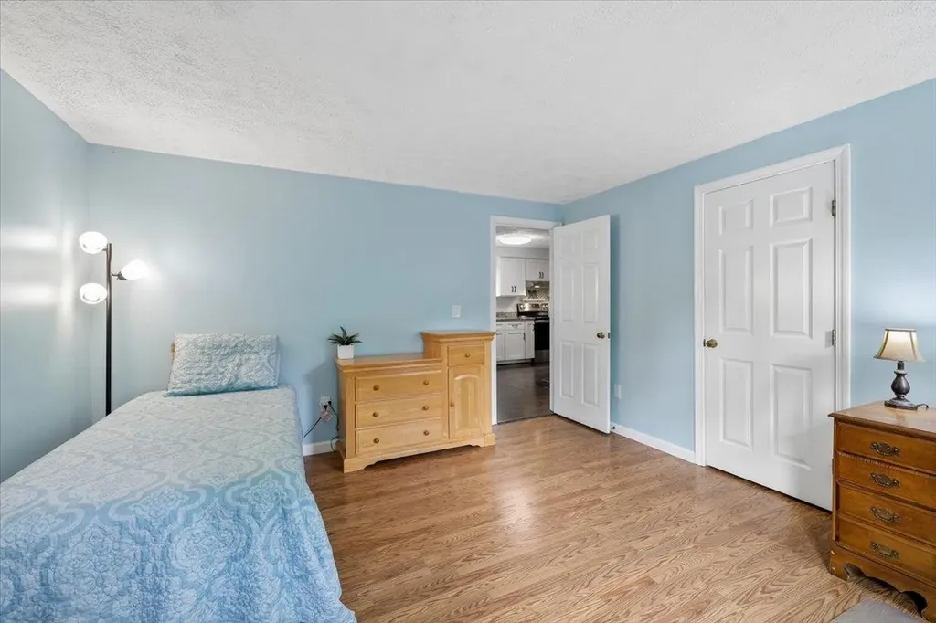 17 Almeda Lane Hooksett NH 03106
