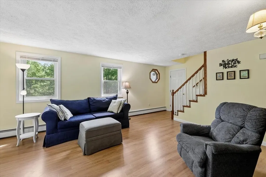 17 Almeda Lane Hooksett NH 03106