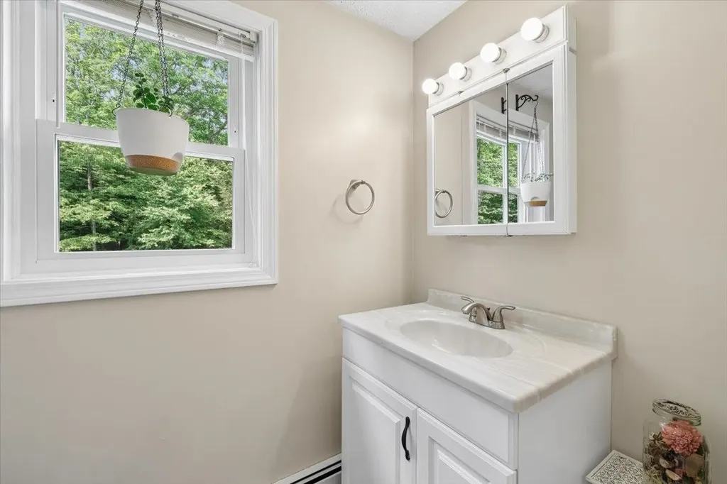 17 Almeda Lane Hooksett NH 03106