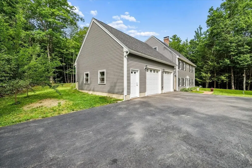 17 Almeda Lane Hooksett NH 03106