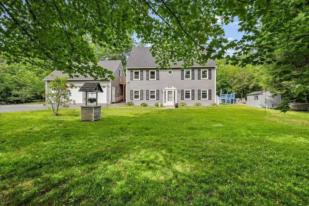 17 Almeda Lane Hooksett NH 03106