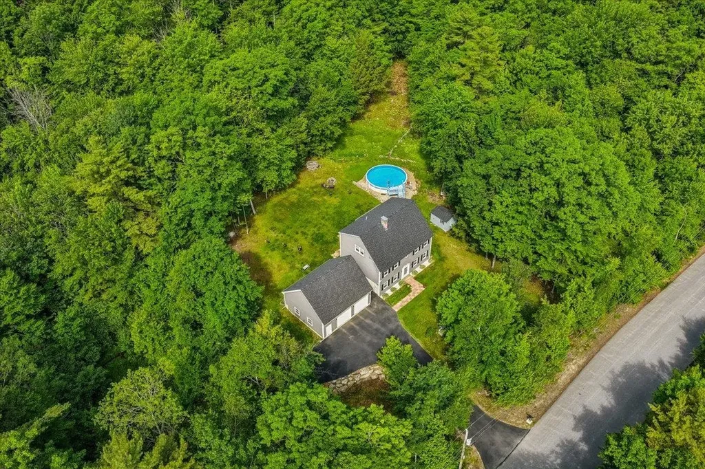 17 Almeda Lane Hooksett NH 03106