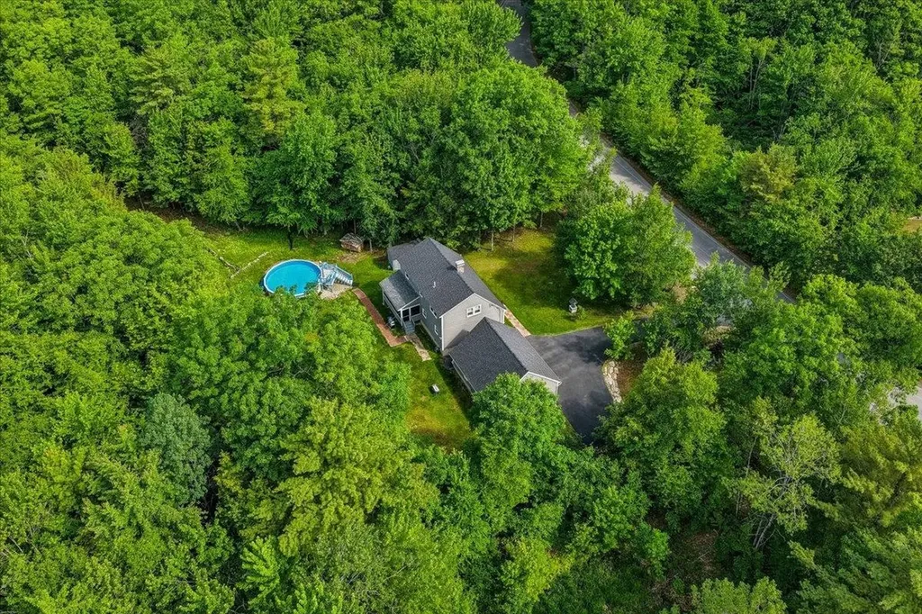 17 Almeda Lane Hooksett NH 03106