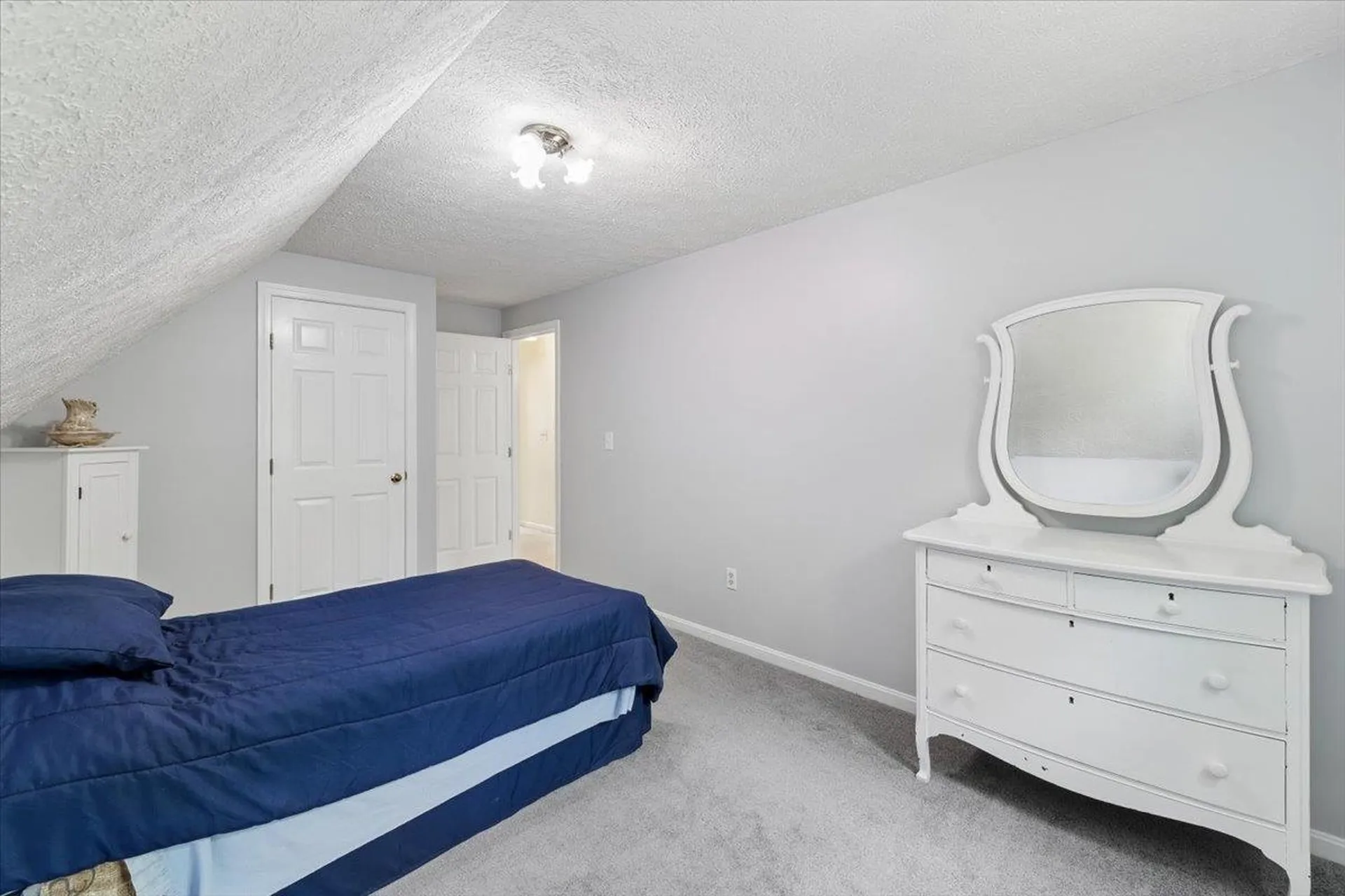 17 Almeda Lane Hooksett NH 03106