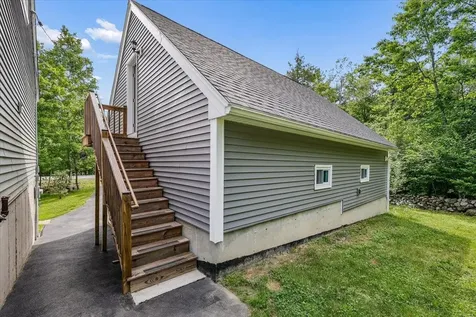 17 Almeda Lane Hooksett NH 03106
