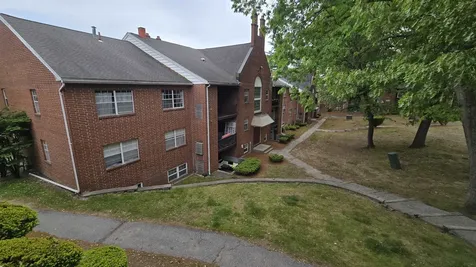 6 Louisburg Square Nashua NH 03060