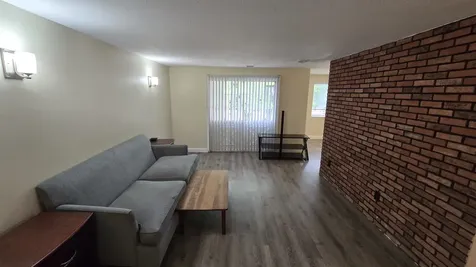 6 Louisburg Square Nashua NH 03060