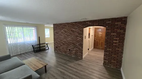 6 Louisburg Square Nashua NH 03060