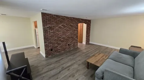 6 Louisburg Square Nashua NH 03060