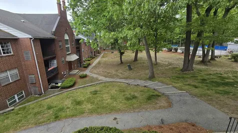6 Louisburg Square Nashua NH 03060