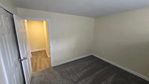 6 Louisburg Square Nashua NH 03060