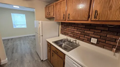 6 Louisburg Square Nashua NH 03060