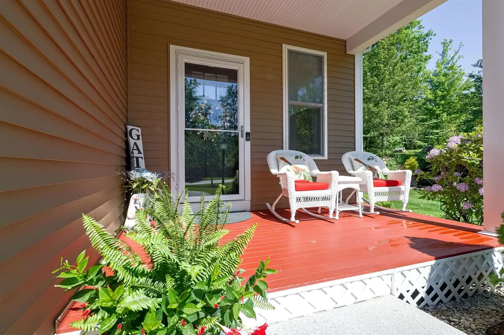 25 Redwood Way Manchester NH 03102