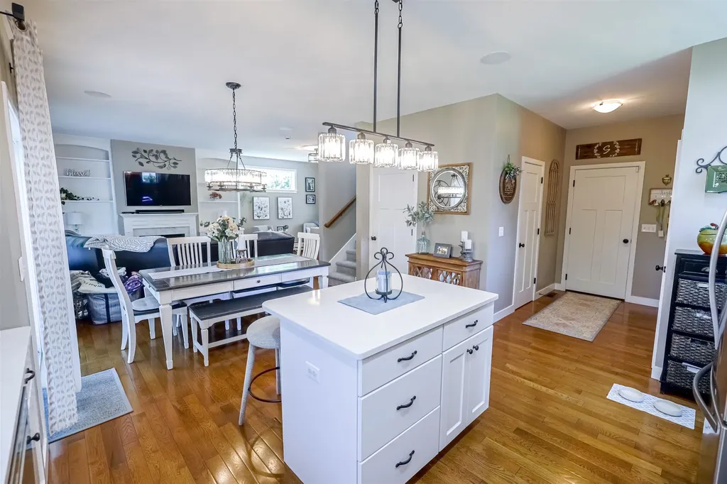 25 Redwood Way Manchester NH 03102