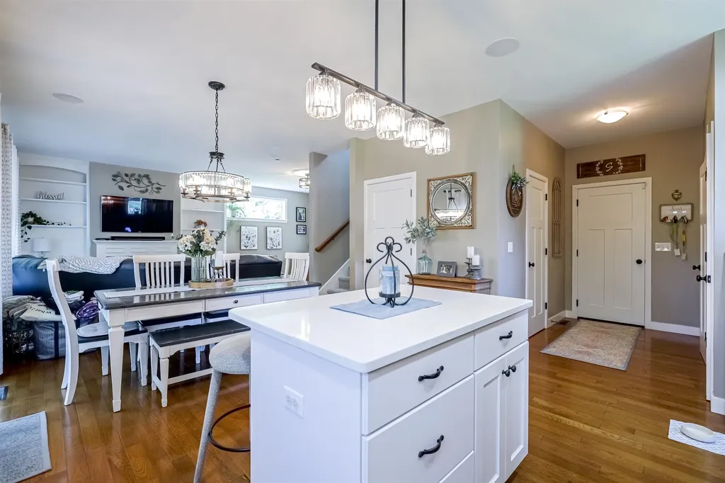 25 Redwood Way Manchester NH 03102
