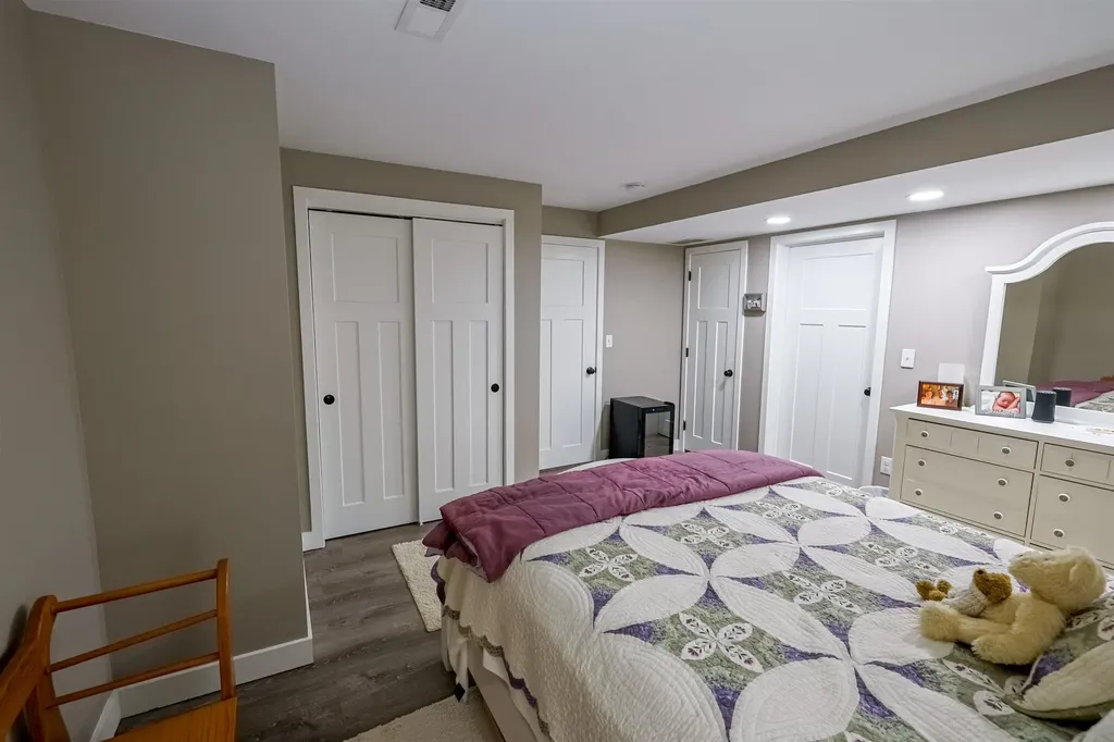 25 Redwood Way Manchester NH 03102
