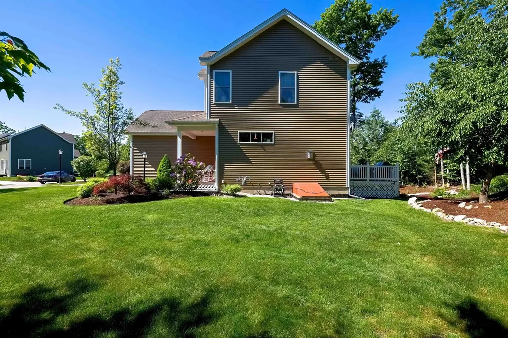 25 Redwood Way Manchester NH 03102