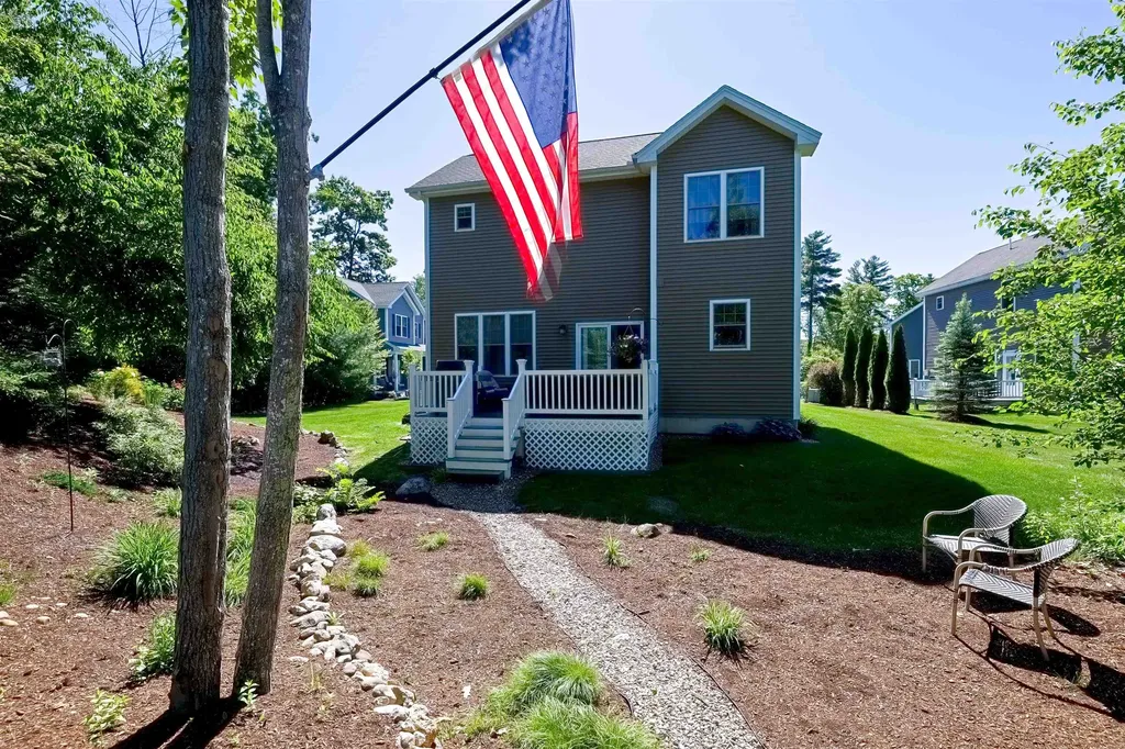 25 Redwood Way Manchester NH 03102