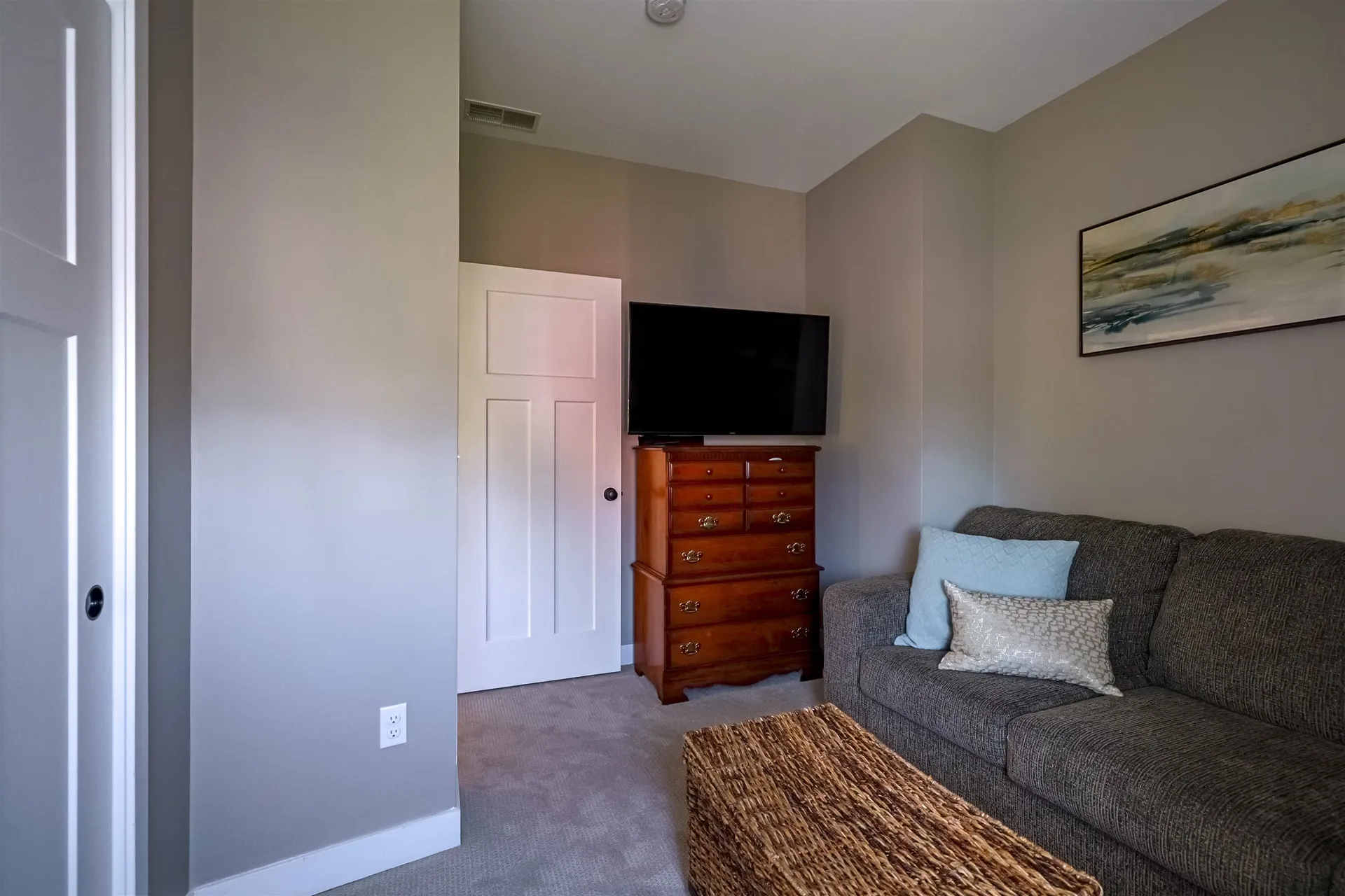 25 Redwood Way Manchester NH 03102