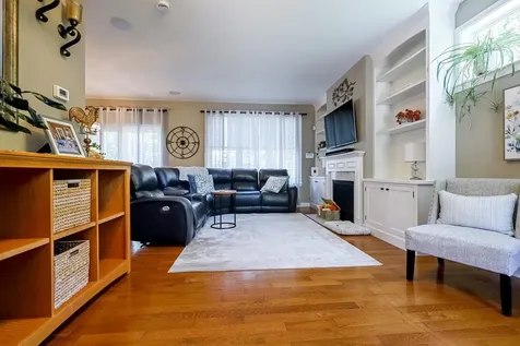25 Redwood Way Manchester NH 03102