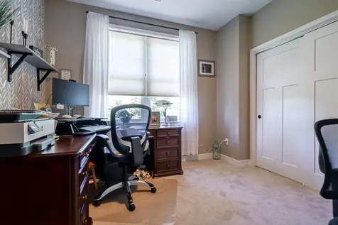 25 Redwood Way Manchester NH 03102