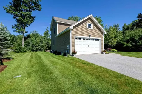 25 Redwood Way Manchester NH 03102