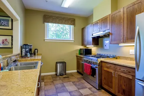 25 Redwood Way Manchester NH 03102