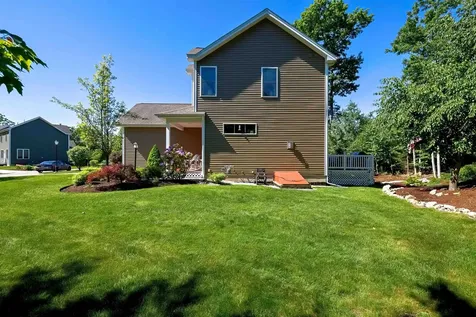 25 Redwood Way Manchester NH 03102