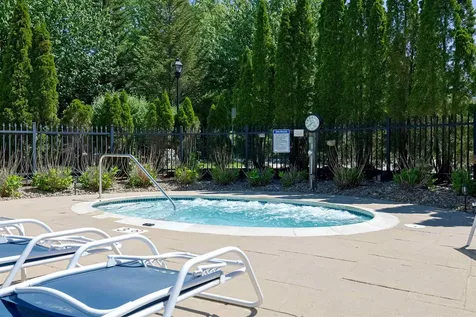 25 Redwood Way Manchester NH 03102