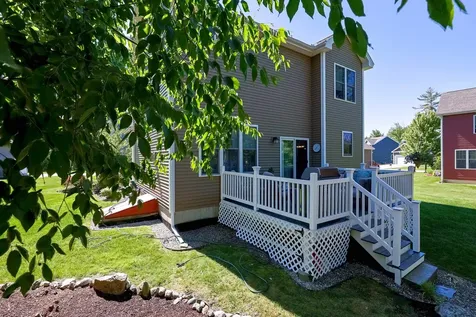 25 Redwood Way Manchester NH 03102