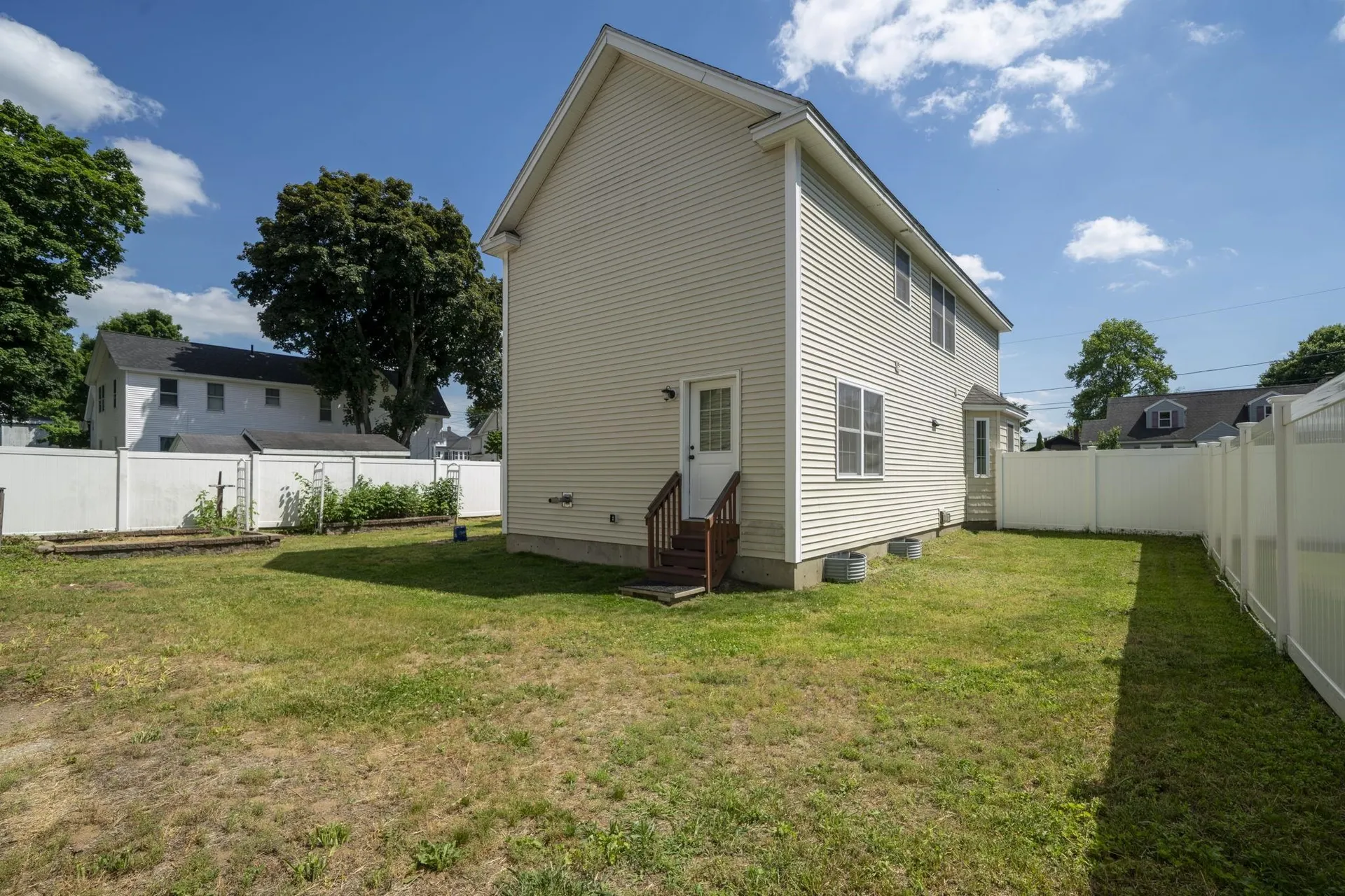 75 Mcduffie Street Manchester NH 03102