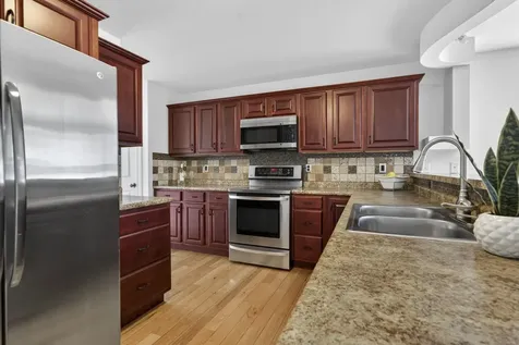 75 Mcduffie Street Manchester NH 03102