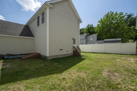 75 Mcduffie Street Manchester NH 03102