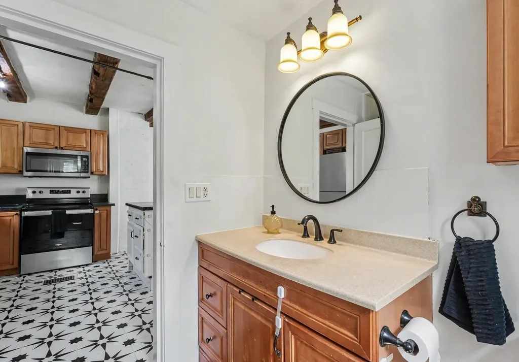 15 Depot Road East Kingston NH 03827