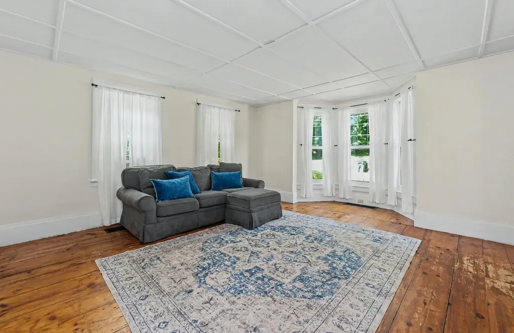 15 Depot Road East Kingston NH 03827