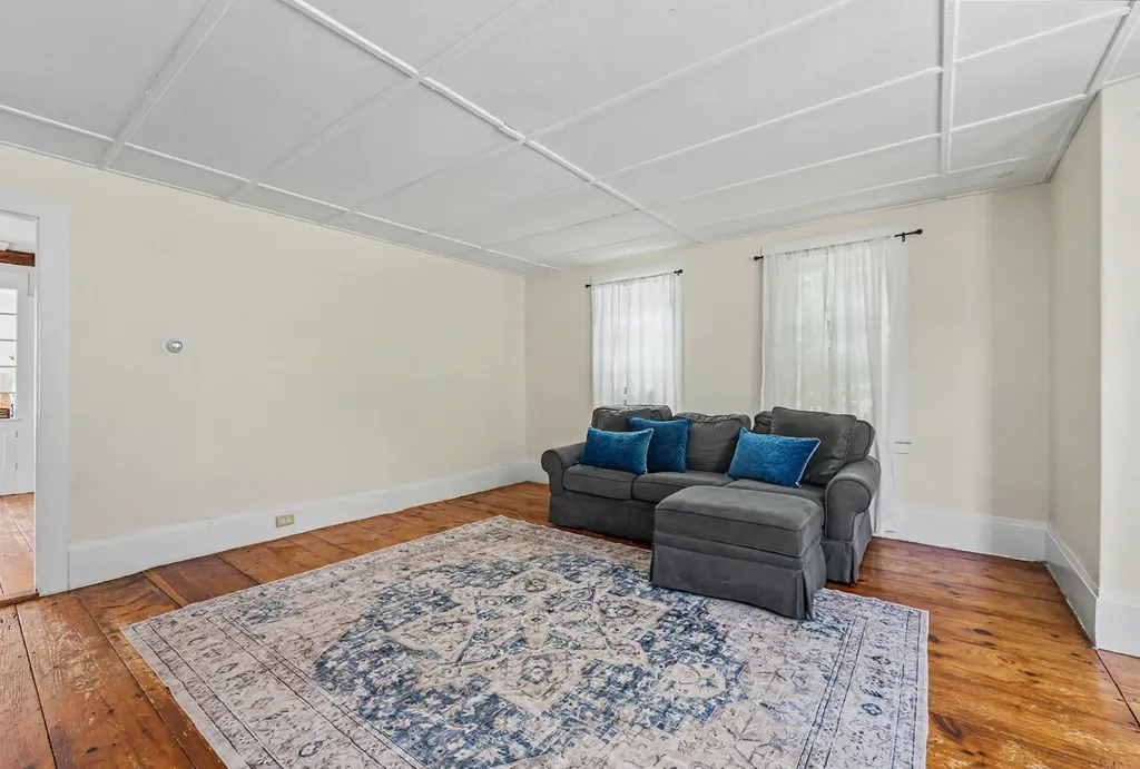 15 Depot Road East Kingston NH 03827