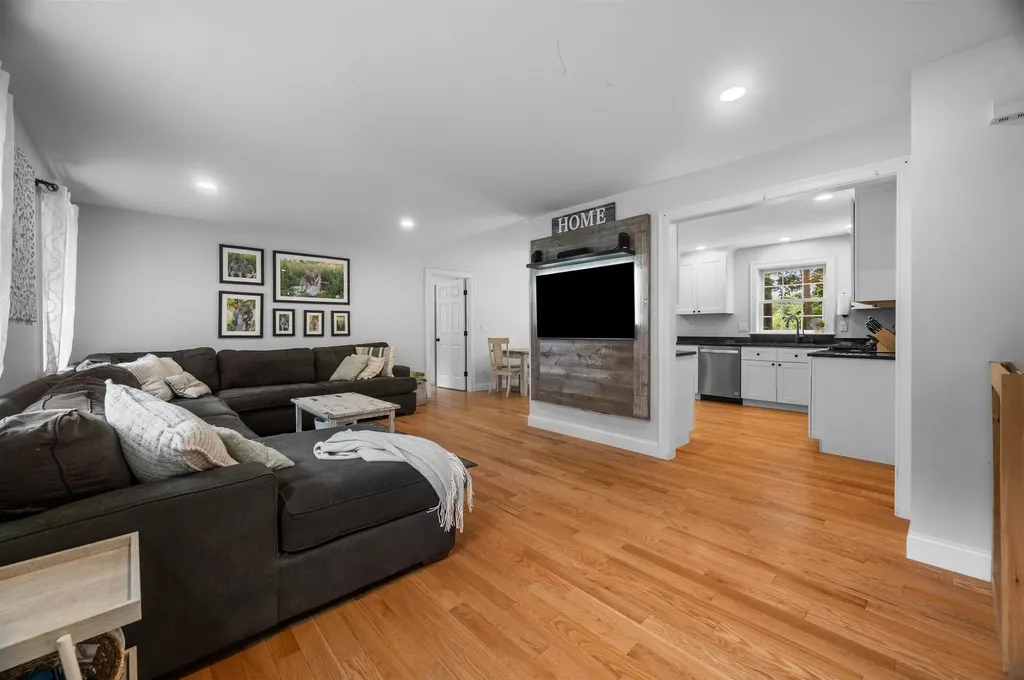 34 Crawley Falls Road Brentwood NH 03833