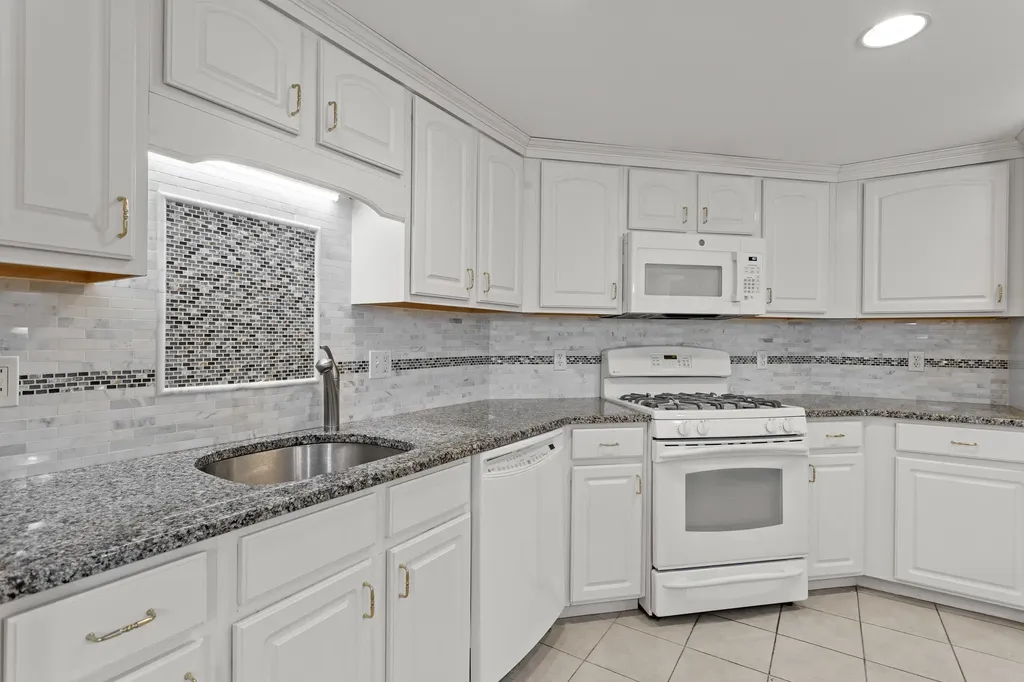 65 Hawthorne Drive Bedford NH 03110