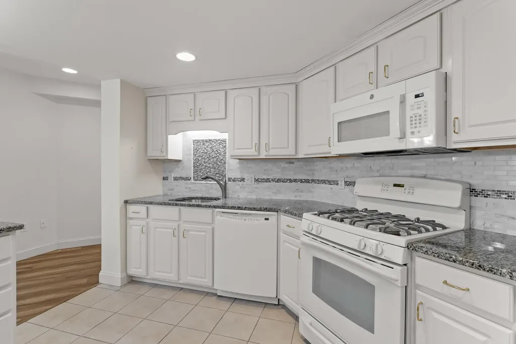 65 Hawthorne Drive Bedford NH 03110