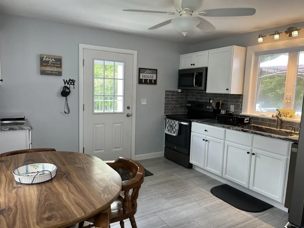 76 Woodside Drive Bridgewater NH 03222