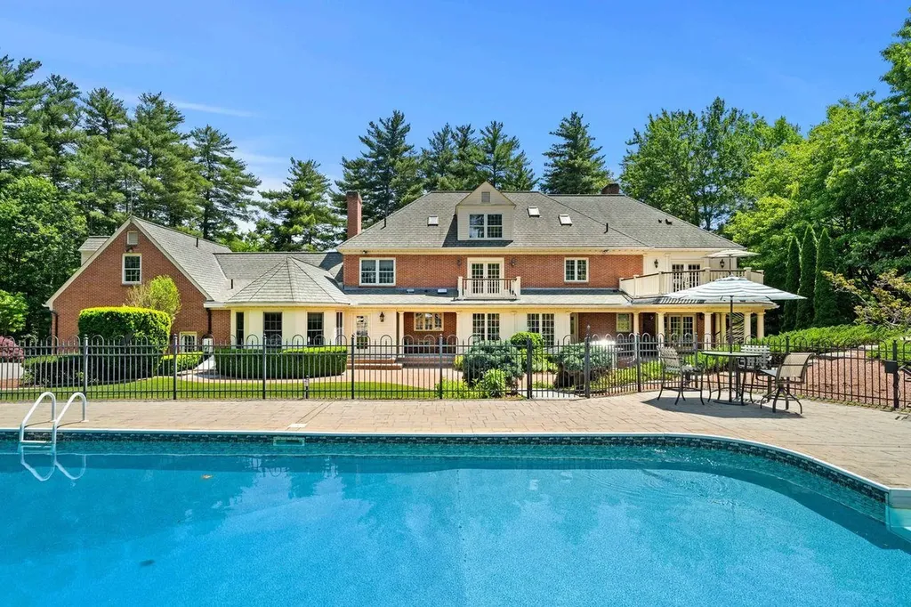 56 Oak Drive Bedford NH 03110