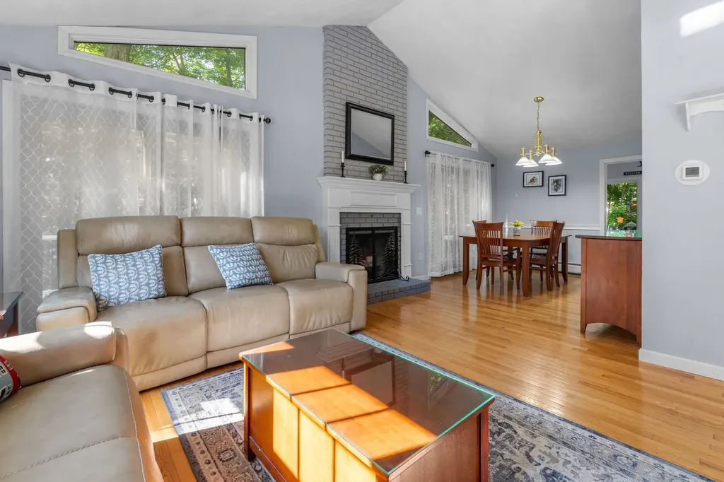 21 Emerald Drive Derry NH 03038