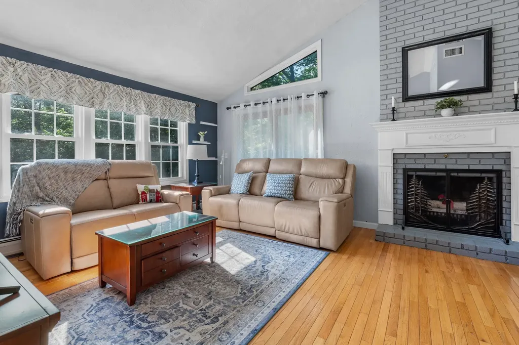 21 Emerald Drive Derry NH 03038