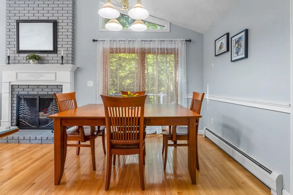 21 Emerald Drive Derry NH 03038
