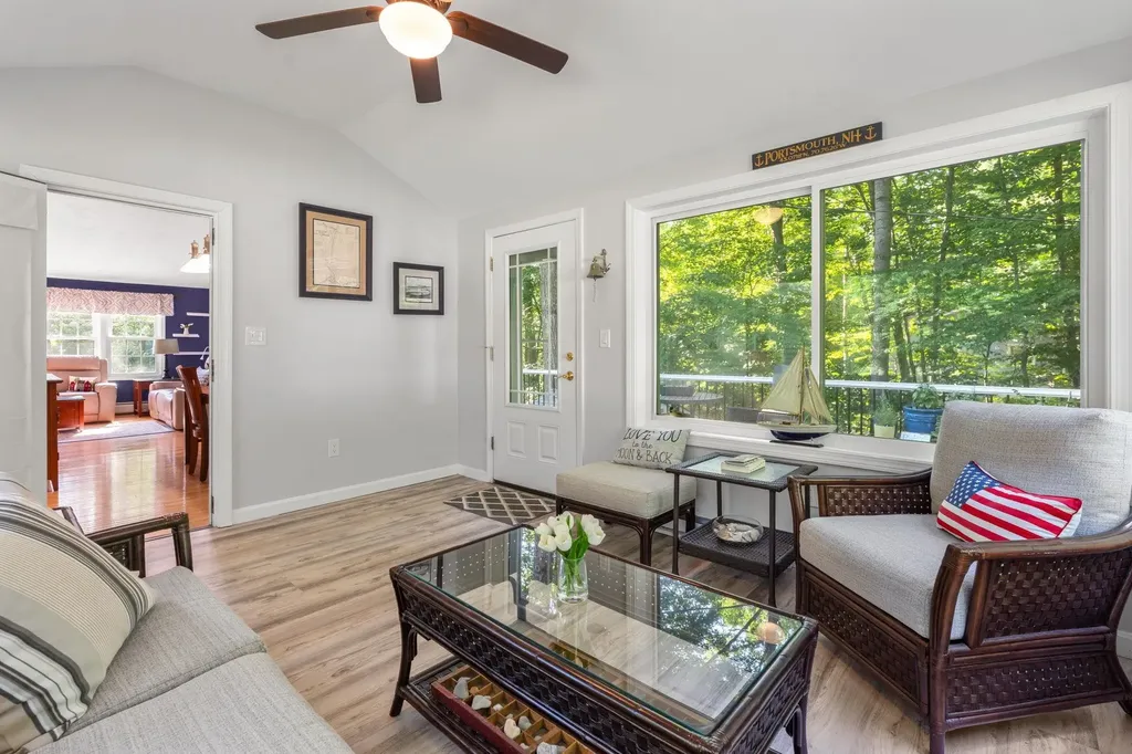 21 Emerald Drive Derry NH 03038