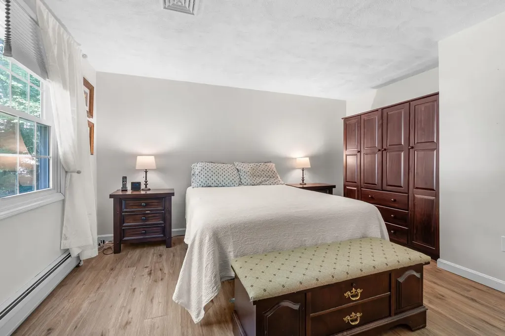 21 Emerald Drive Derry NH 03038
