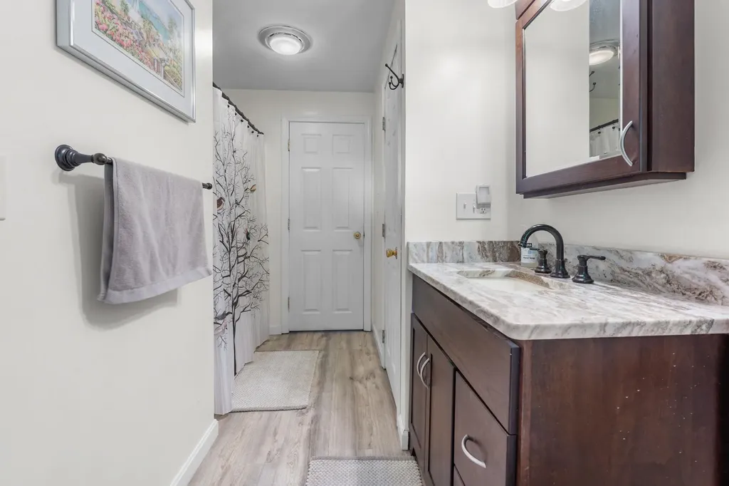 21 Emerald Drive Derry NH 03038