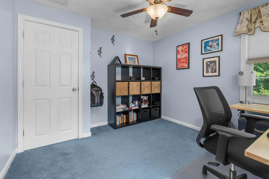 21 Emerald Drive Derry NH 03038